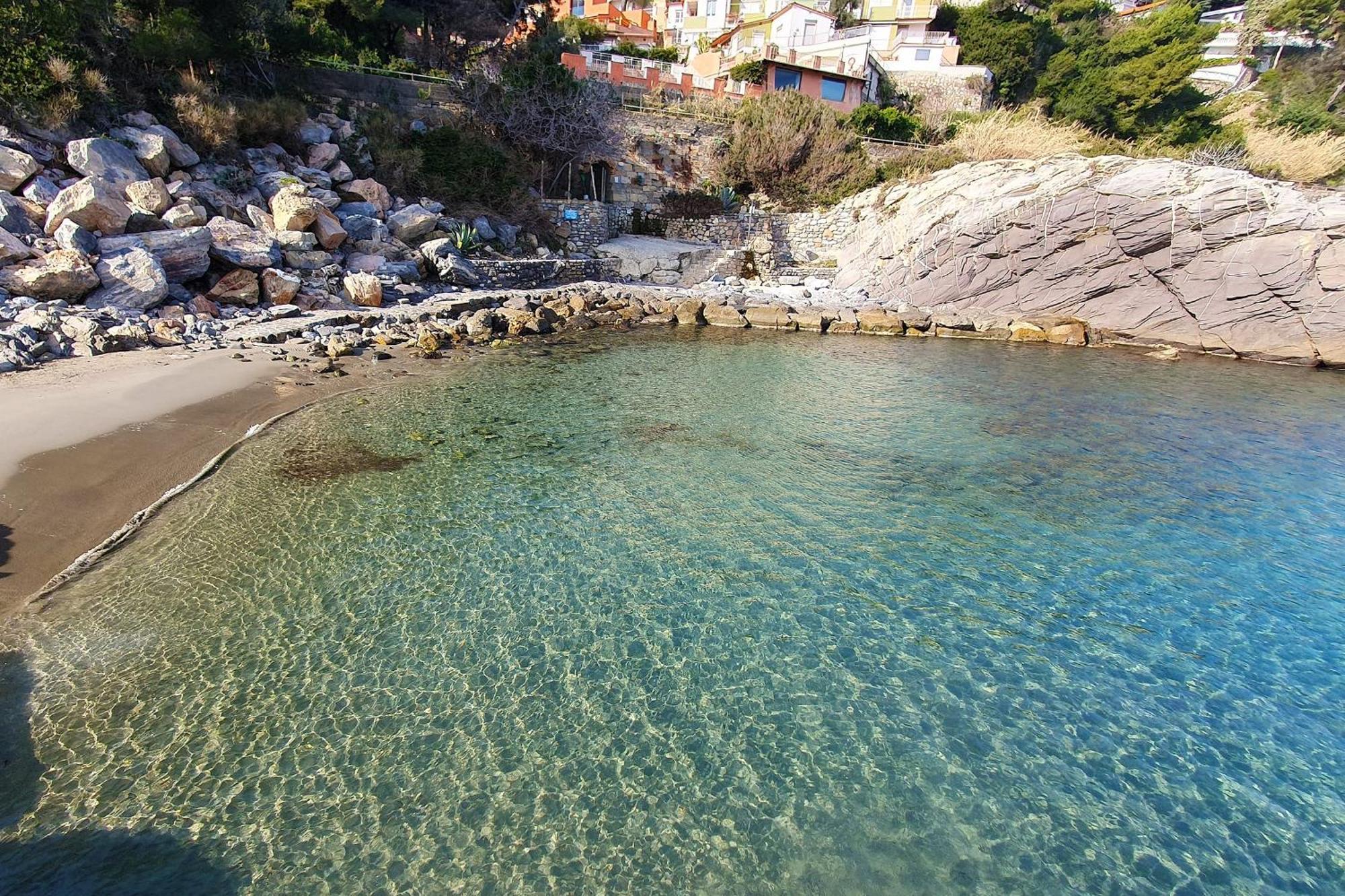 Marina dʼAndora C22 Beachfront Villa - Spa Bath, Pool, Private Beach, Parking Free מראה חיצוני תמונה