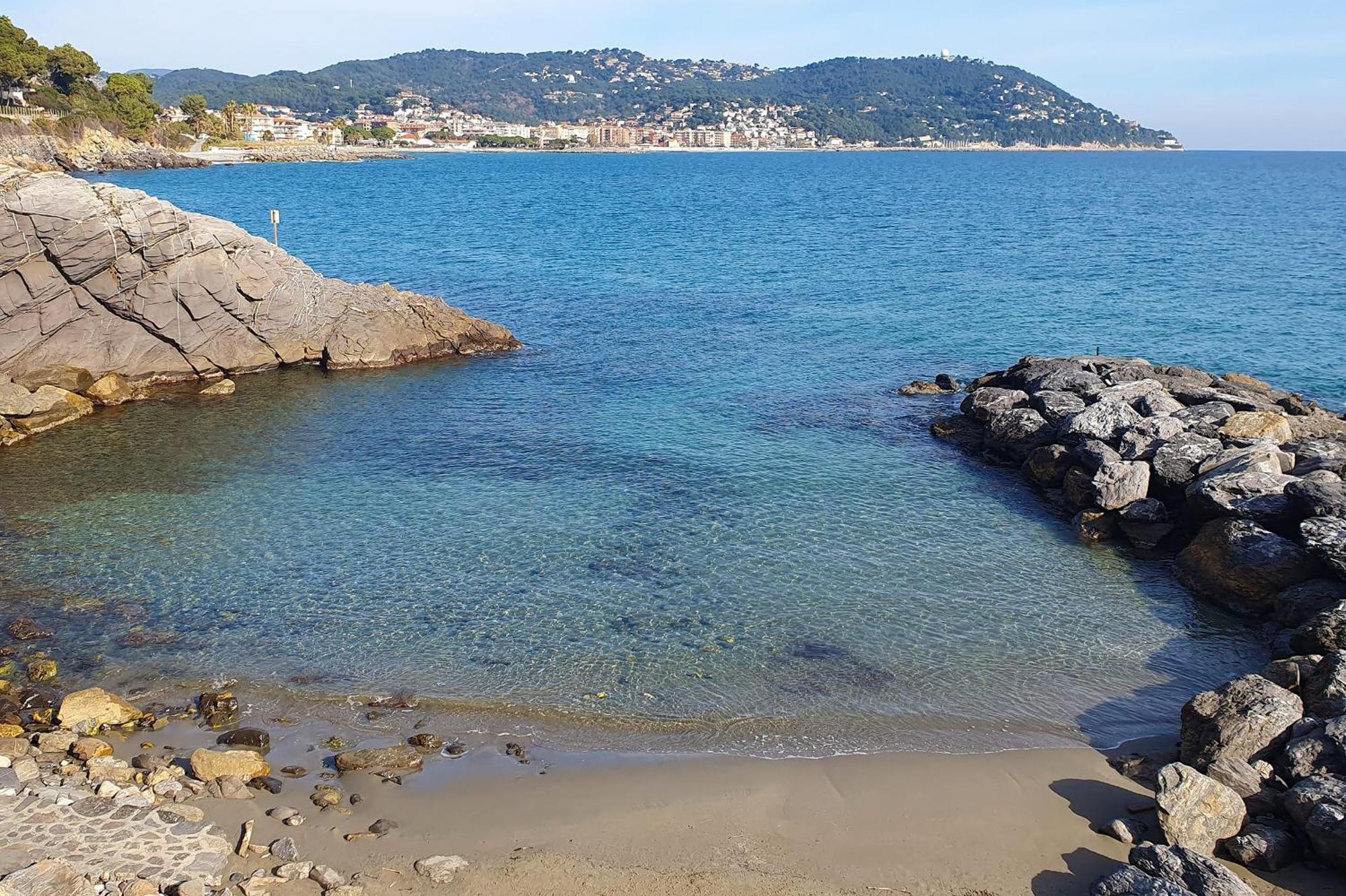 Marina dʼAndora C22 Beachfront Villa - Spa Bath, Pool, Private Beach, Parking Free מראה חיצוני תמונה