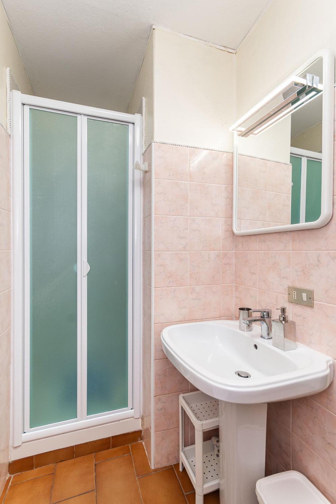 Marina dʼAndora C22 Beachfront Villa - Spa Bath, Pool, Private Beach, Parking Free מראה חיצוני תמונה