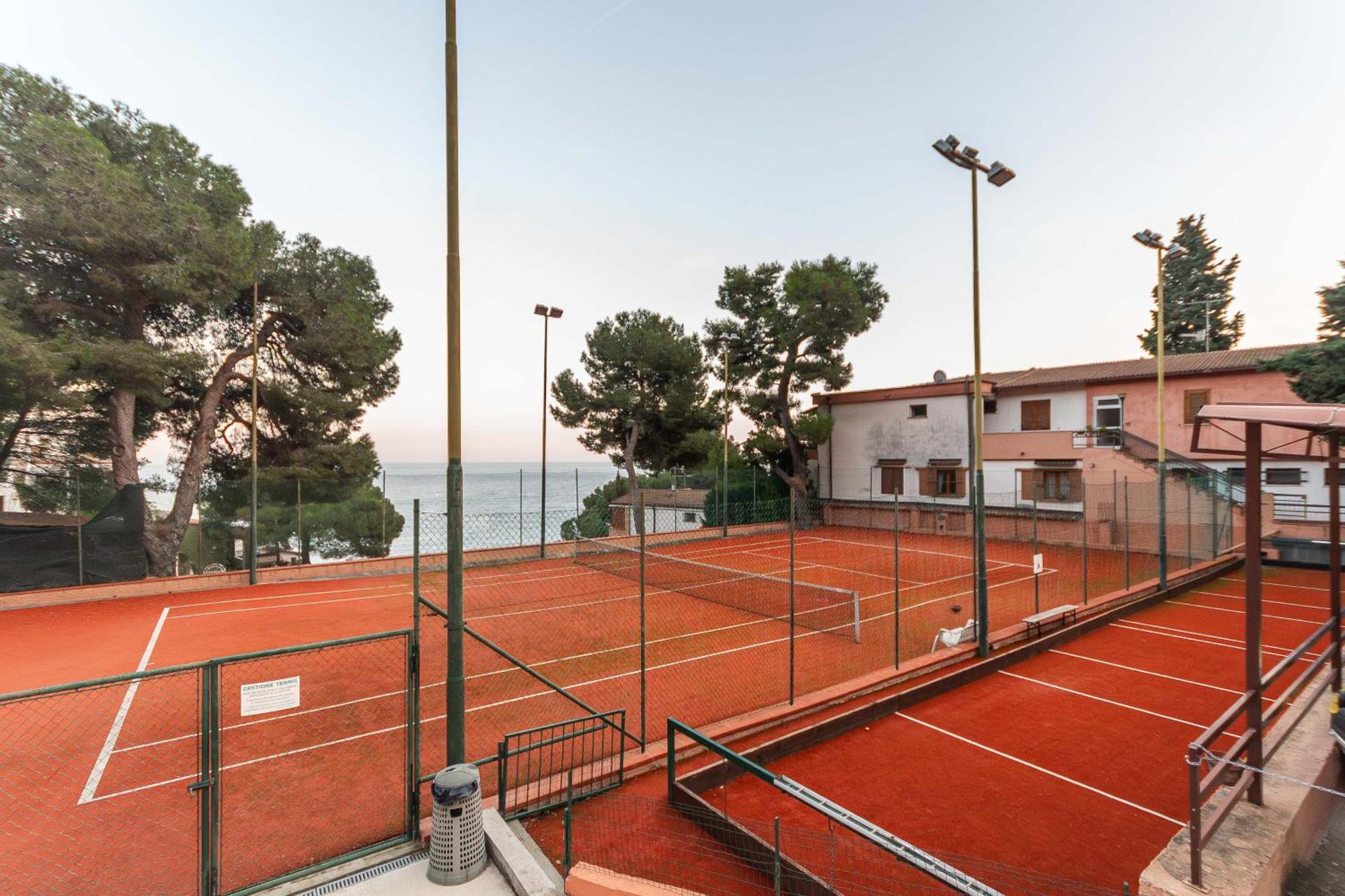Marina dʼAndora C22 Beachfront Villa - Spa Bath, Pool, Private Beach, Parking Free מראה חיצוני תמונה