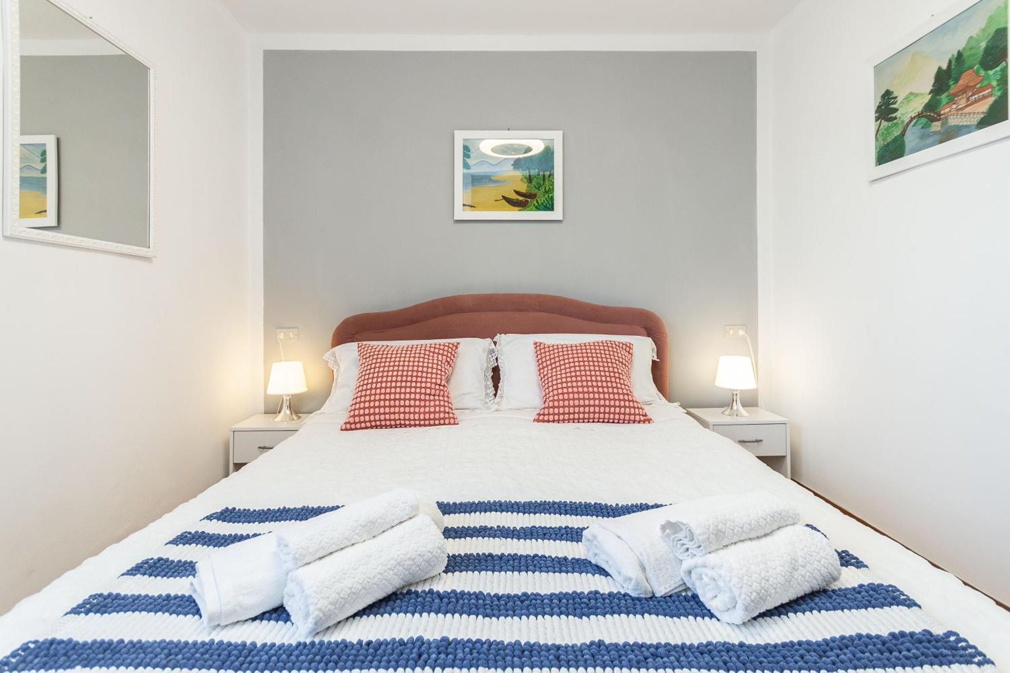 Marina dʼAndora C22 Beachfront Villa - Spa Bath, Pool, Private Beach, Parking Free מראה חיצוני תמונה