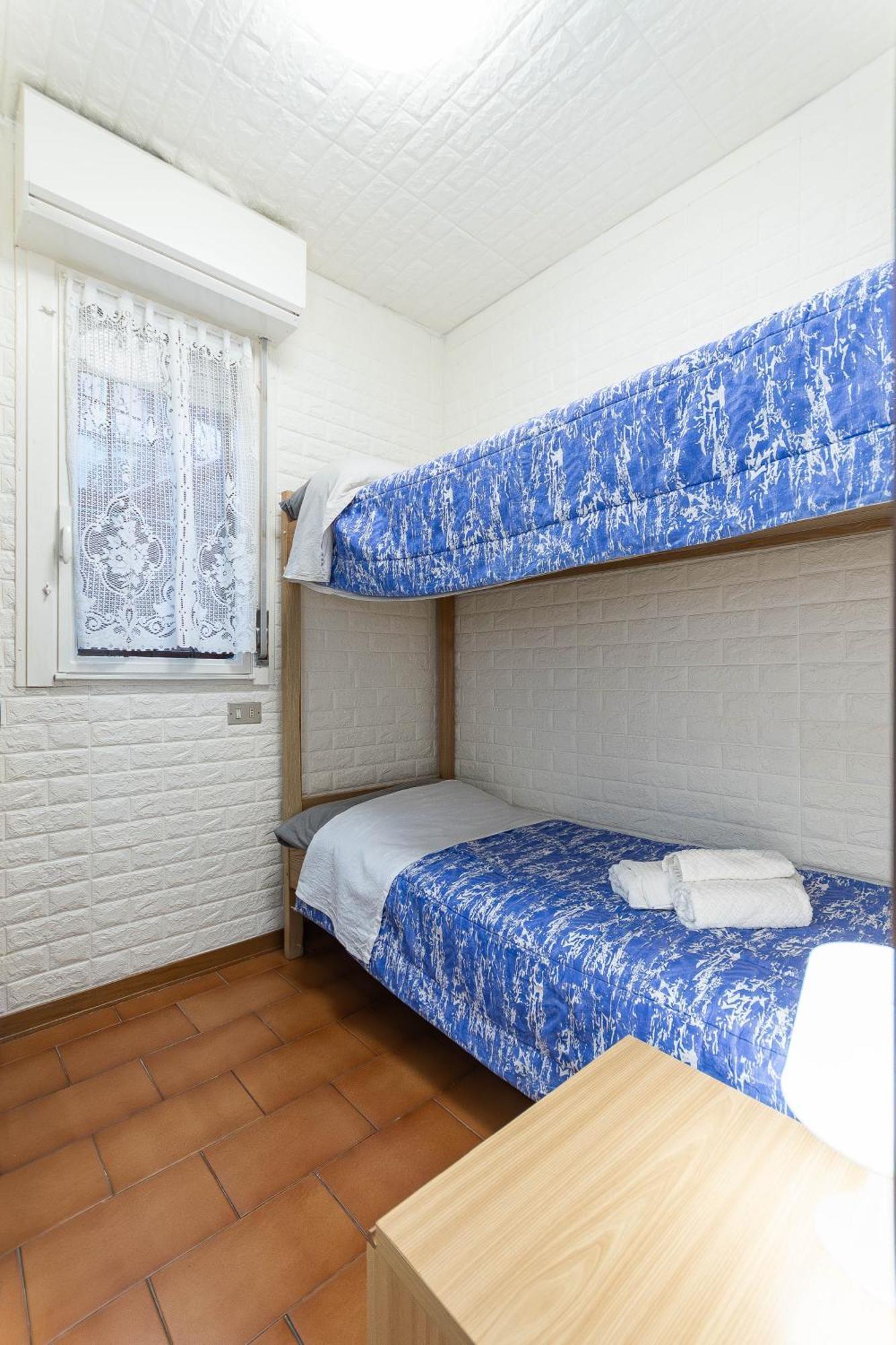 Marina dʼAndora C22 Beachfront Villa - Spa Bath, Pool, Private Beach, Parking Free מראה חיצוני תמונה