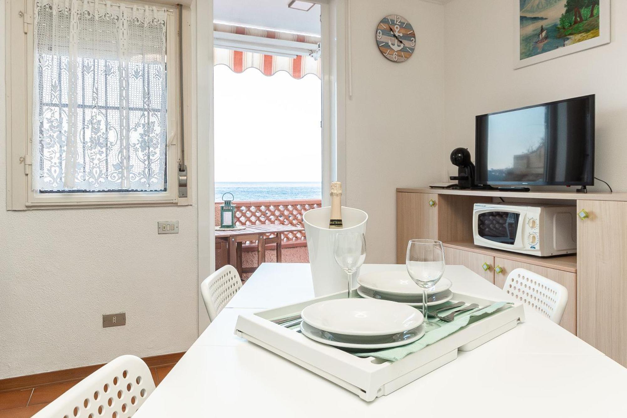 Marina dʼAndora C22 Beachfront Villa - Spa Bath, Pool, Private Beach, Parking Free מראה חיצוני תמונה